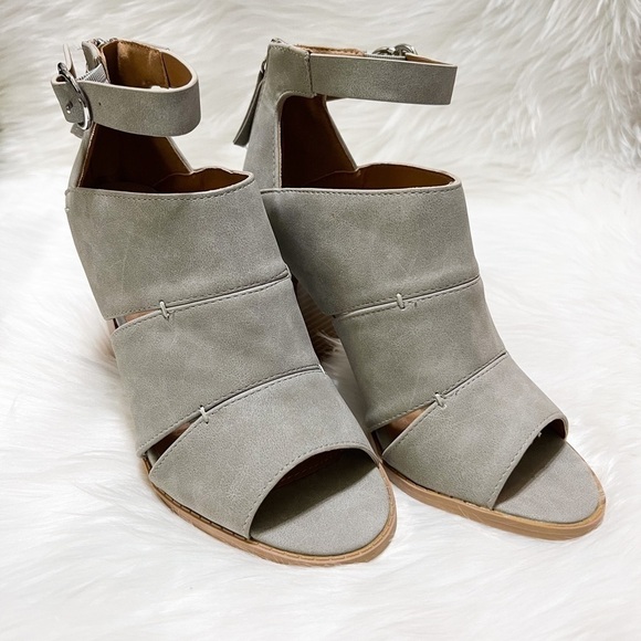 CADENCE Peep Toe Strappy Heels Buckle Grey Size 5.5 - Picture 2 of 14